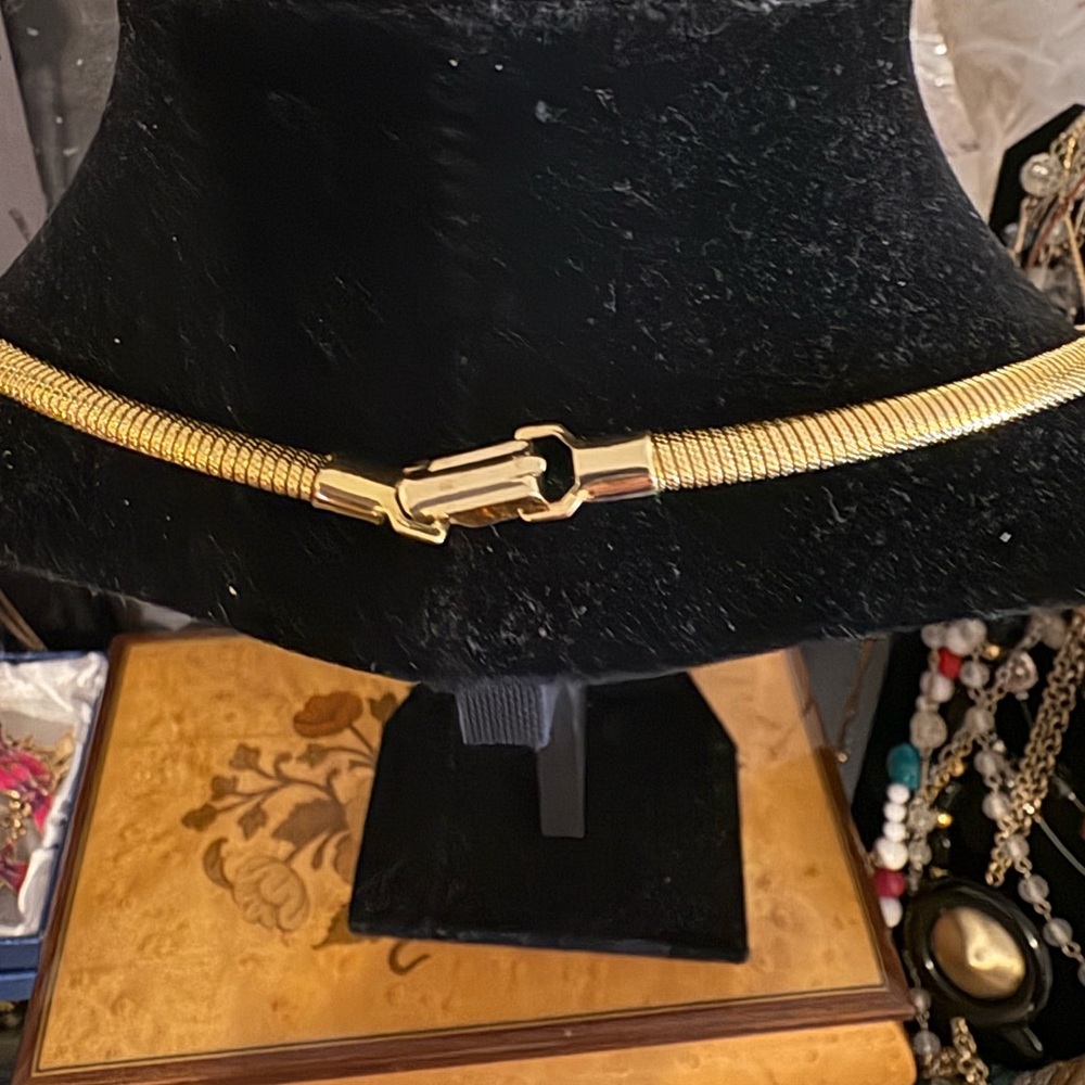 Vintage Gold Tone Choker Like New! - Picture 3 of 3